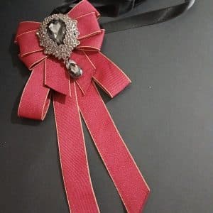 40 Red bow and brooch
