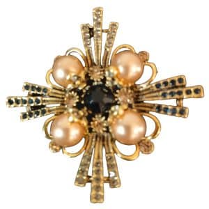 08 Miss Betty brooch