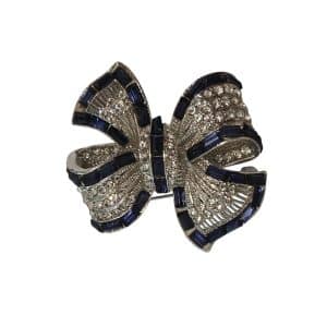 39 Bow brooch